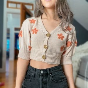 Cropped Flower Pedal Sweater Cadigan